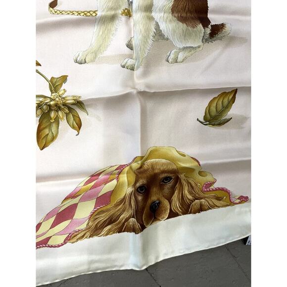 SALVATORE FERRAGAMO 100% SILK TWILL SCARF 34" SQUARE DOGS - Picture 3 of 5